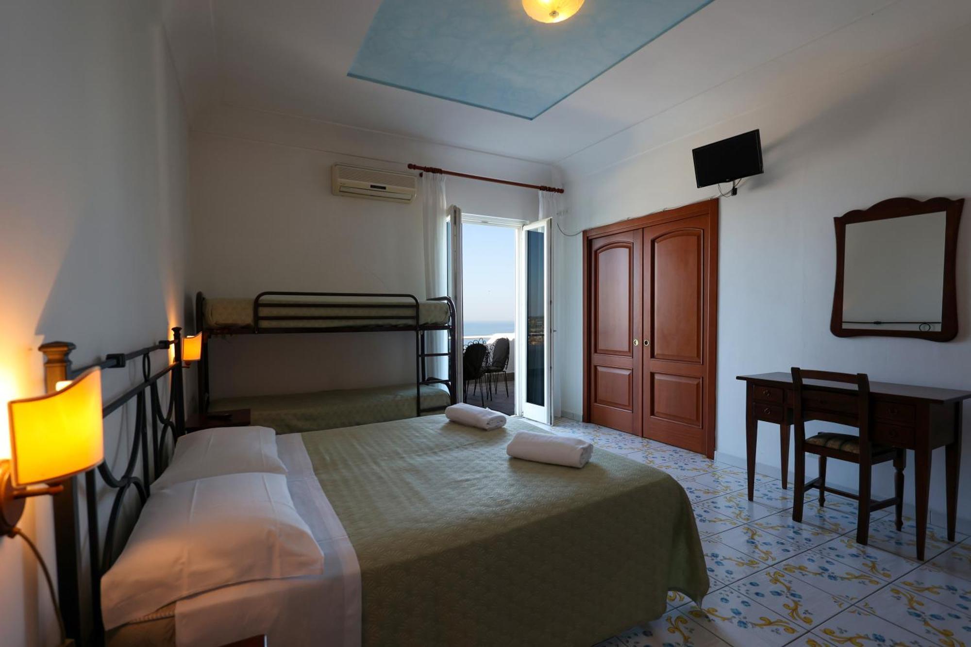 Hotel Residence - Parco Mare Monte Casamicciola Terme Værelse billede
