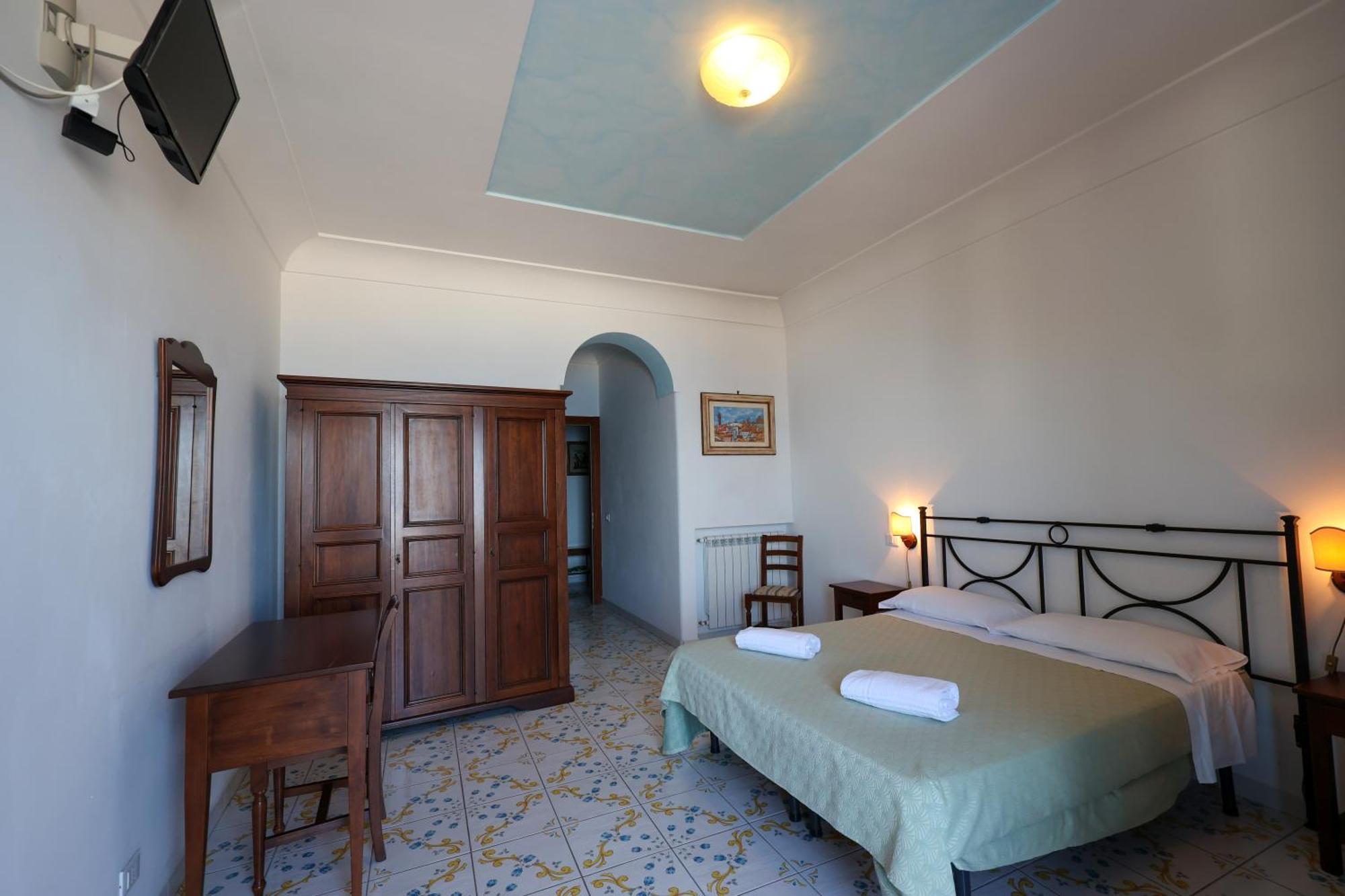 Hotel Residence - Parco Mare Monte Casamicciola Terme Værelse billede